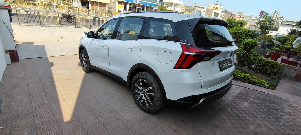 यूज़्ड 2023 महिंद्रा एक्सयूवी700, Mahuakhurd, Alwar 1 यूज़्ड 2023 महिंद्रा एक्सयूवी700, Mahuakhurd, Alwar 1