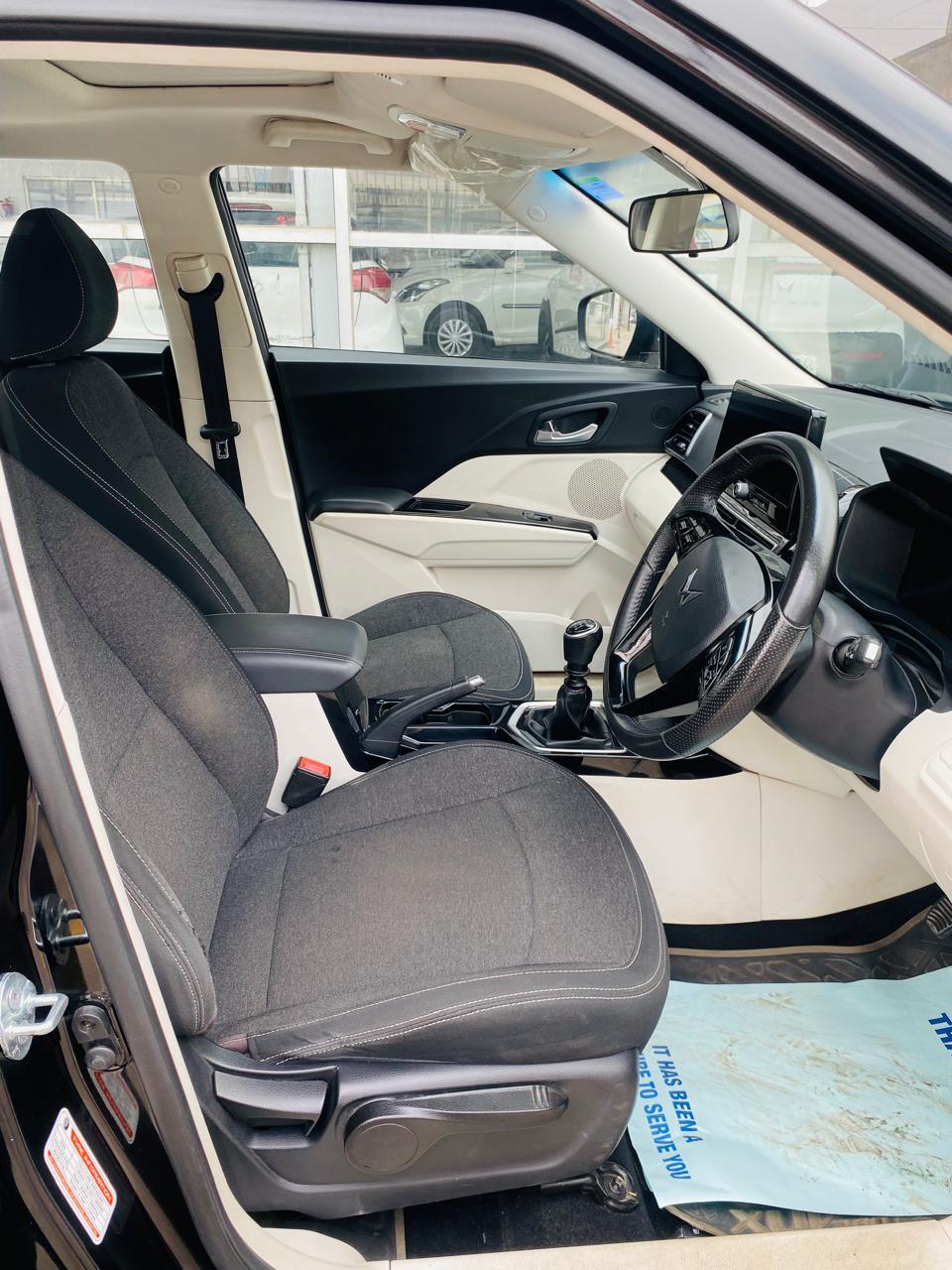 यूज़्ड 2024 महिंद्रा एक्सयूवी 3XO, Indra Bazar, Jaipur 9 यूज़्ड 2024 महिंद्रा एक्सयूवी 3XO, Indra Bazar, Jaipur 9