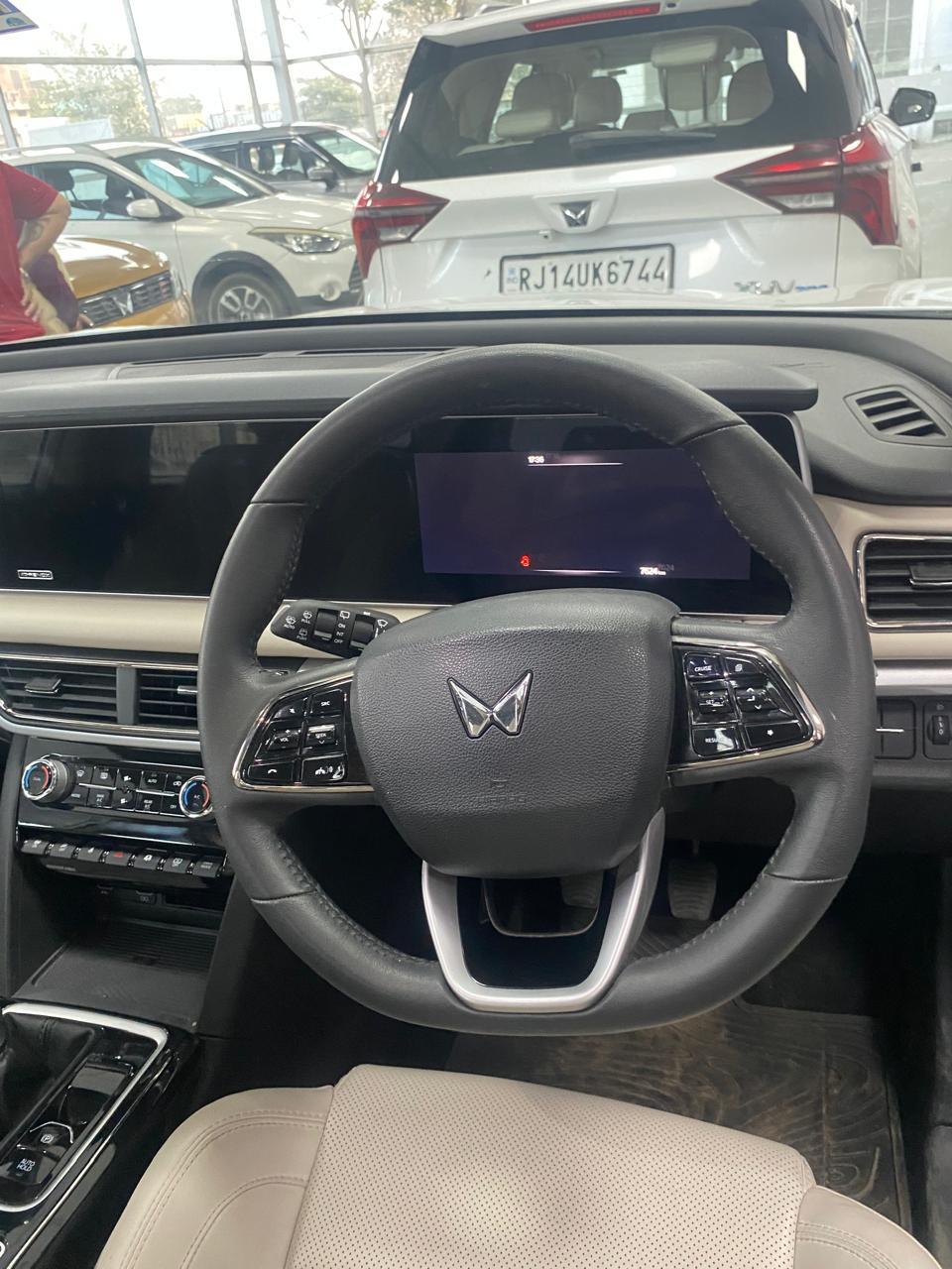 यूज़्ड 2025 महिंद्रा एक्सयूवी700, Indra Bazar, Jaipur 5 यूज़्ड 2025 महिंद्रा एक्सयूवी700, Indra Bazar, Jaipur 5