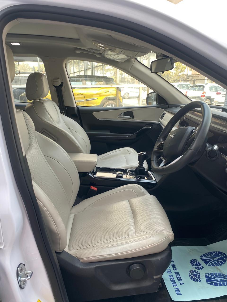 यूज़्ड 2025 महिंद्रा एक्सयूवी700, Indra Bazar, Jaipur 7 यूज़्ड 2025 महिंद्रा एक्सयूवी700, Indra Bazar, Jaipur 7