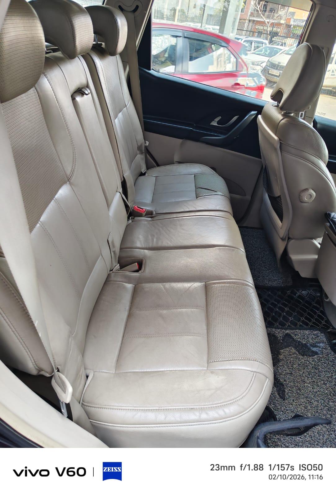 यूज़्ड 2016 महिंद्रा एक्सयूवी500, Indra Bazar, Jaipur 8 यूज़्ड 2016 महिंद्रा एक्सयूवी500, Indra Bazar, Jaipur 8