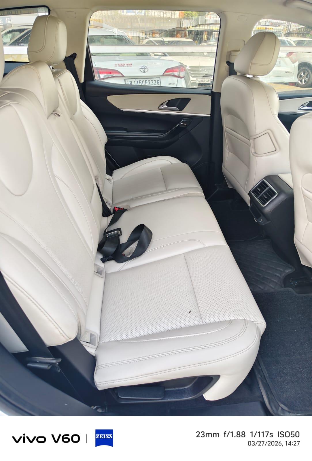 यूज़्ड 2023 महिंद्रा एक्सयूवी700, Indra Bazar, Jaipur 8 यूज़्ड 2023 महिंद्रा एक्सयूवी700, Indra Bazar, Jaipur 8