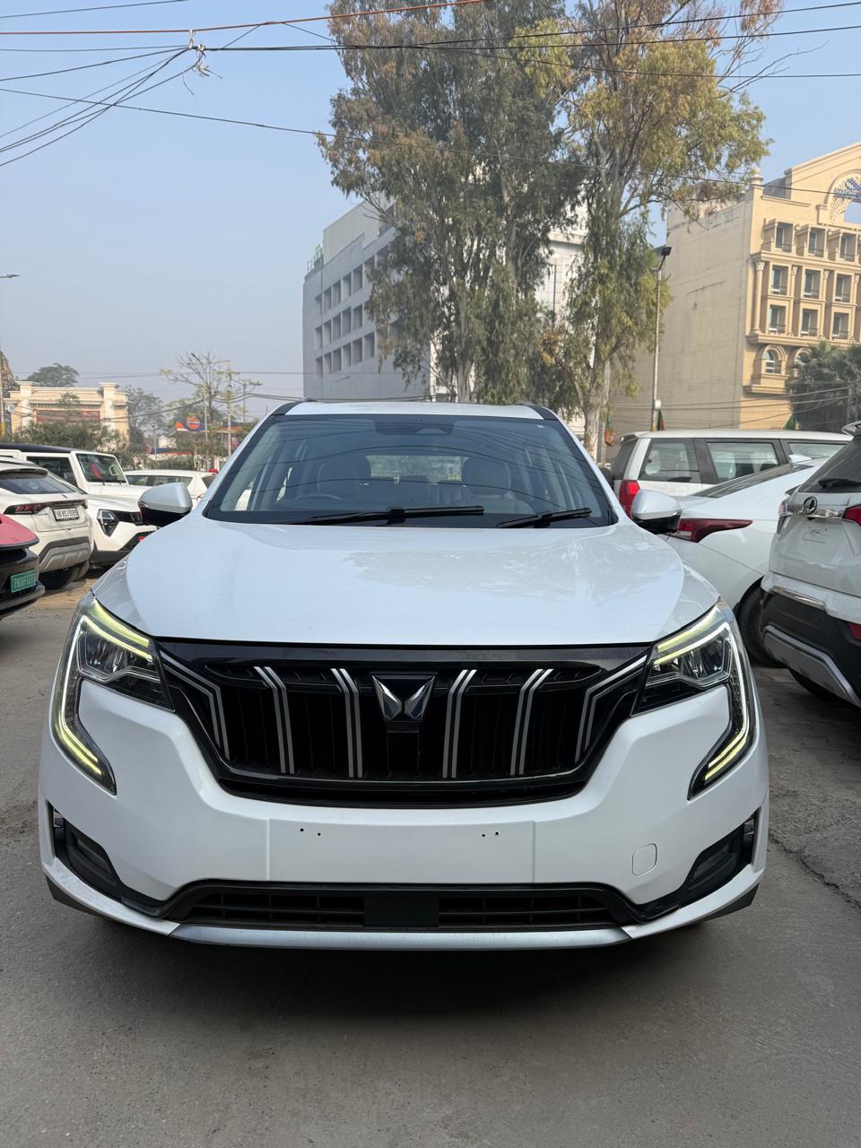 2024 महिंद्रा एक्सयूवी700 AX7 MT Luxury Diesel 7 STR 2024 महिंद्रा एक्सयूवी700 AX7 MT Luxury Diesel 7 STR