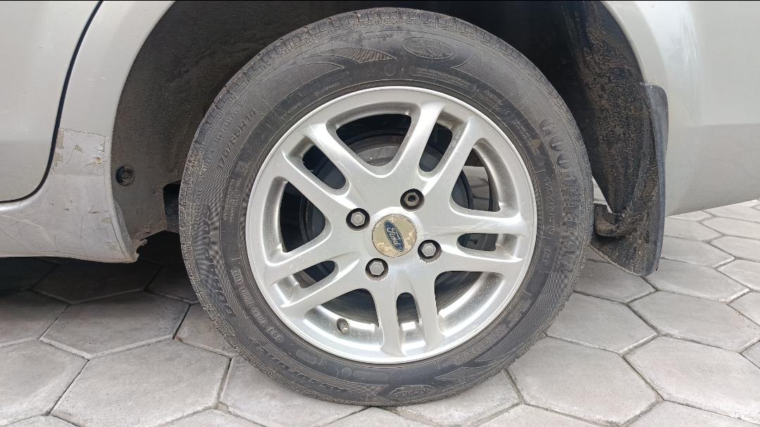 यूज़्ड 2011 फोर्ड फिएस्टा क्लासिक, Alagapuram, Salem 8 यूज़्ड 2011 फोर्ड फिएस्टा क्लासिक, Alagapuram, Salem 8