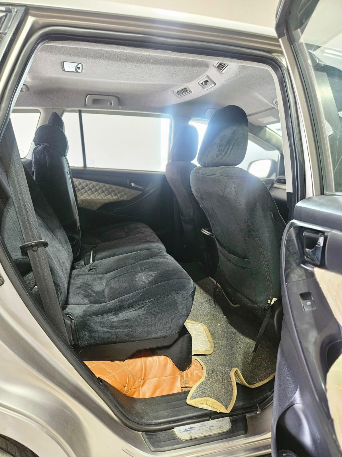 यूज़्ड 2016 टोयोटा इनोवा क्रिस्टा, Malda  14 यूज़्ड 2016 टोयोटा इनोवा क्रिस्टा, Malda  14