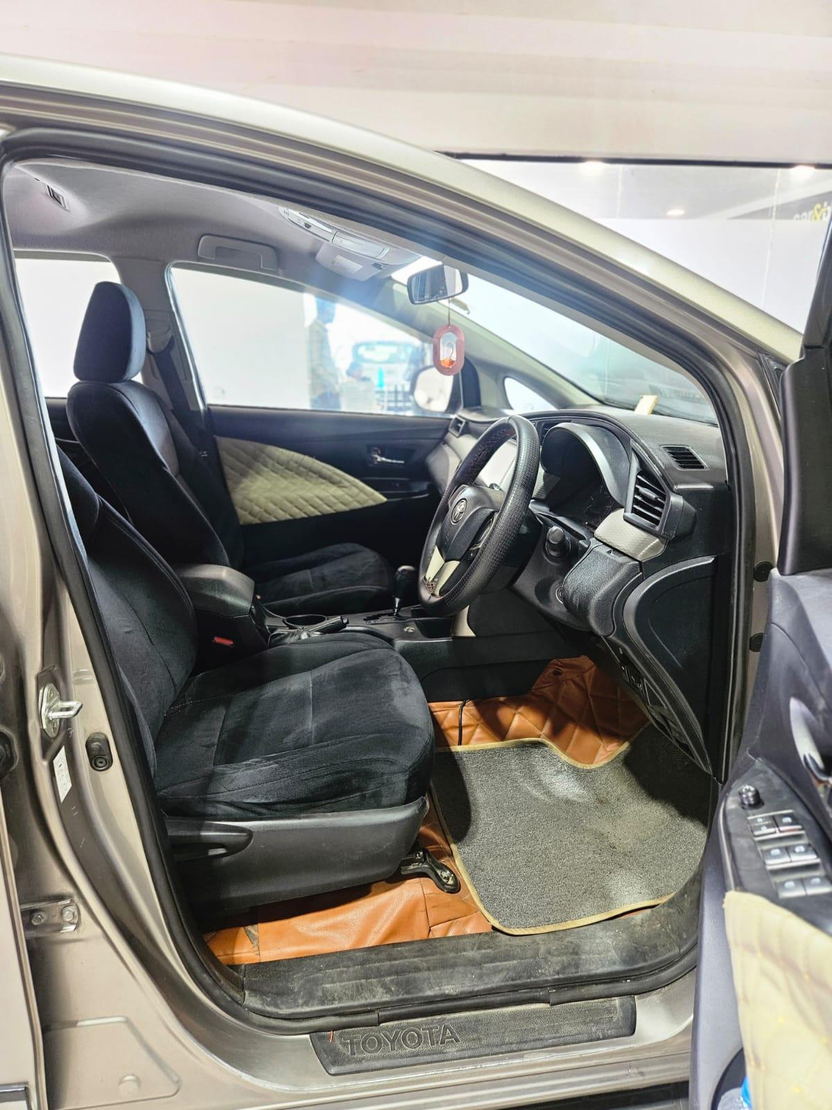 यूज़्ड 2016 टोयोटा इनोवा क्रिस्टा, Malda  15 यूज़्ड 2016 टोयोटा इनोवा क्रिस्टा, Malda  15