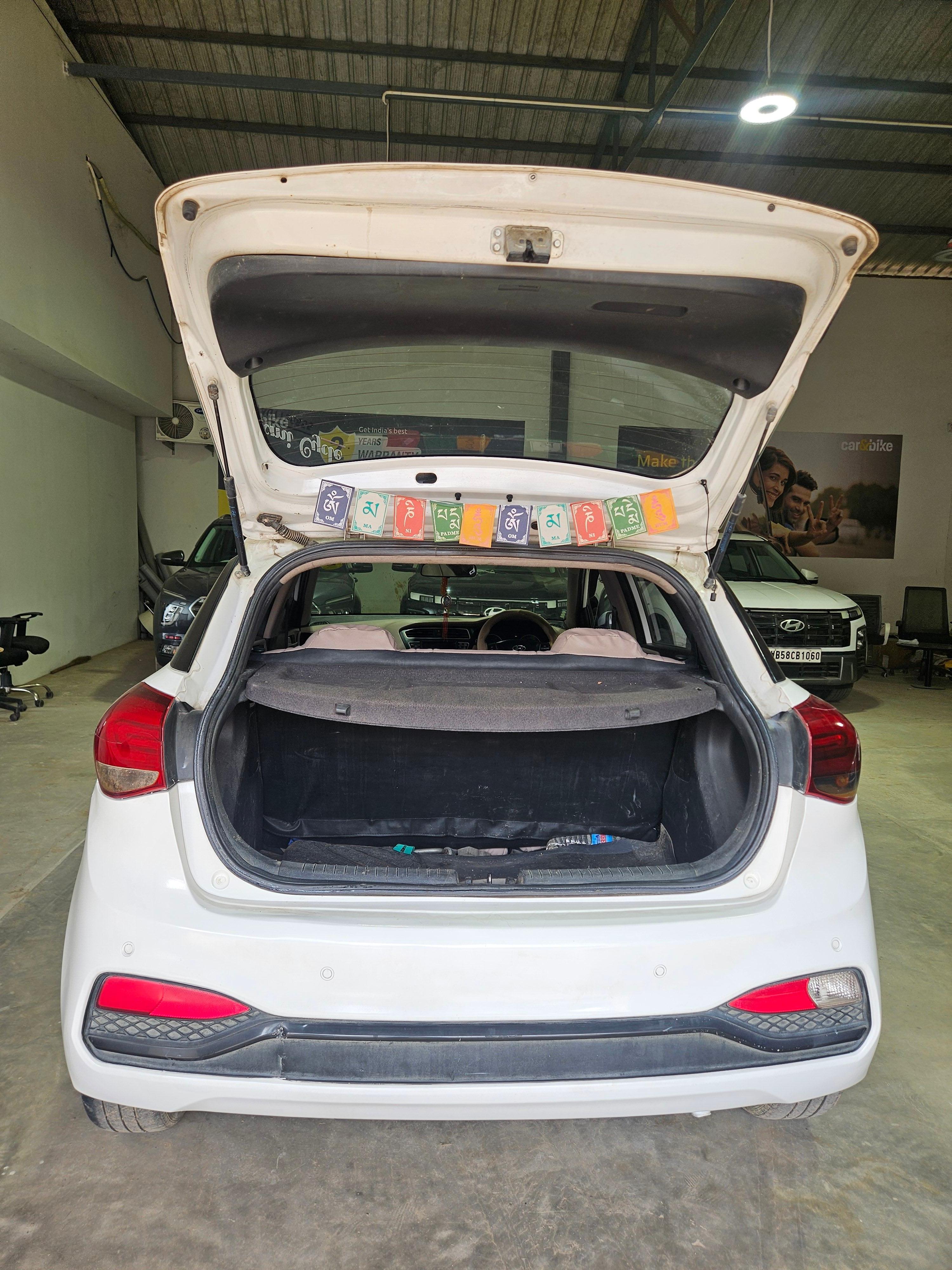 यूज़्ड 2019 ह्युंडई आई20 एक्टिव, Balarampore Colony, Malda 8 यूज़्ड 2019 ह्युंडई आई20 एक्टिव, Balarampore Colony, Malda 8