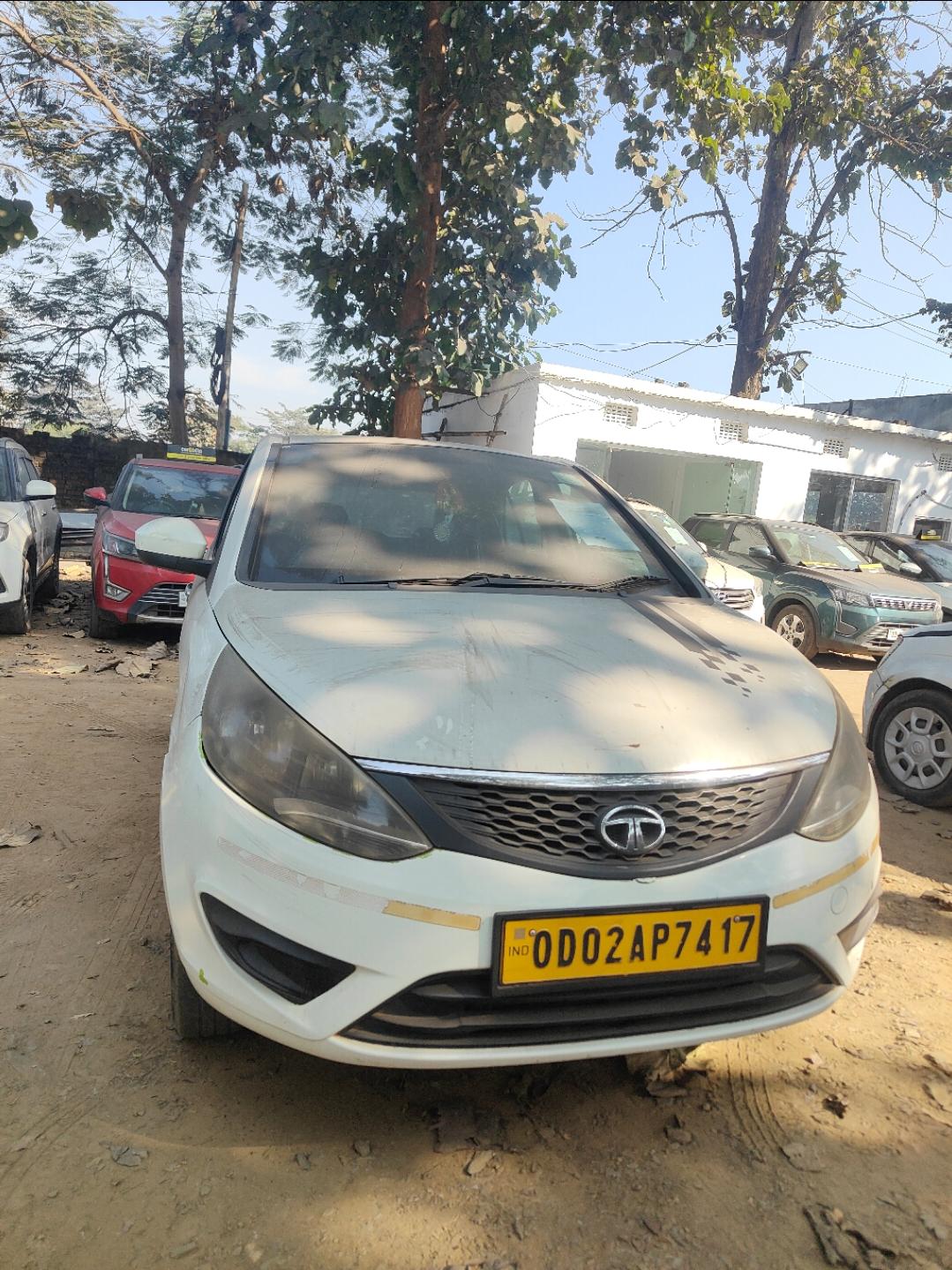 2017 टाटा बोल्ट XE Quadrajet 75PS Diesel 2017 टाटा बोल्ट XE Quadrajet 75PS Diesel