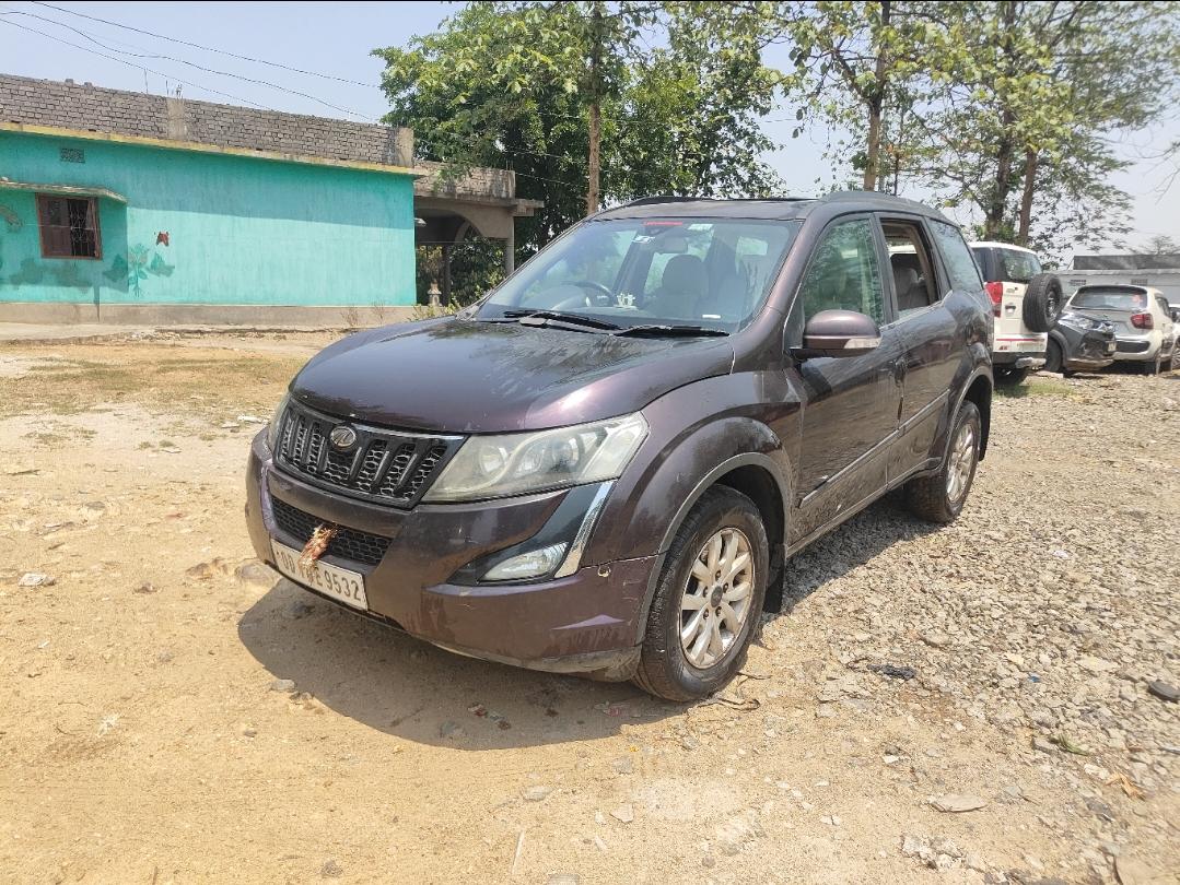 2015 महिंद्रा एक्सयूवी500 W10 FWD 2015 महिंद्रा एक्सयूवी500 W10 FWD