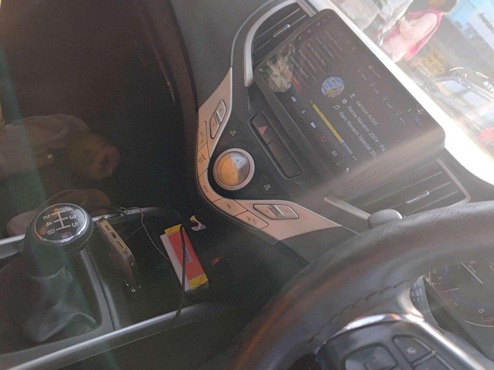 यूज़्ड 2019 मारुति सुजुकी स्विफ्ट, Dayal Bagh, Agra 7 यूज़्ड 2019 मारुति सुजुकी स्विफ्ट, Dayal Bagh, Agra 7