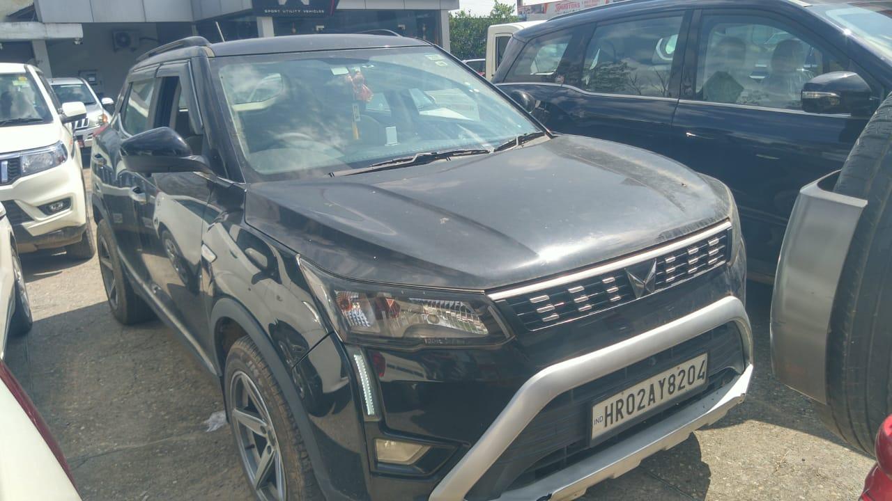 2023 महिंद्रा एक्सयूवी300 W6 Petrol 2023 महिंद्रा एक्सयूवी300 W6 Petrol