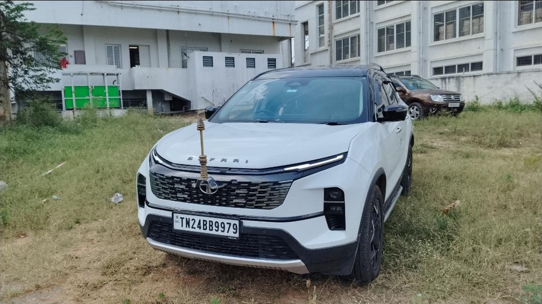 2023 टाटा सफारी 4X2 2023 टाटा सफारी 4X2