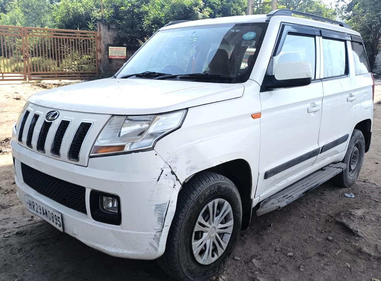 2016 महिंद्रा टीयूवी300 T6 2016 महिंद्रा टीयूवी300 T6