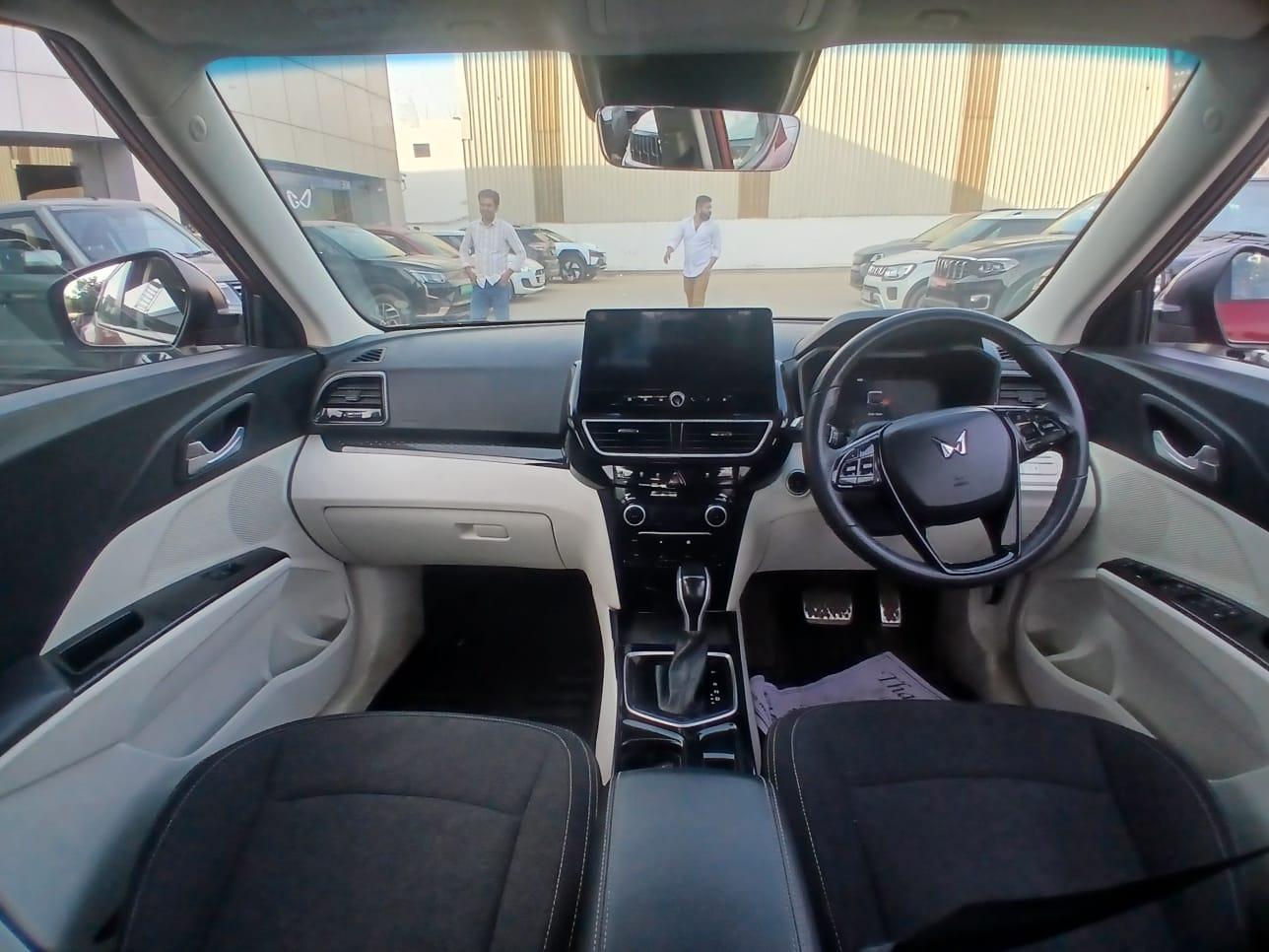 यूज़्ड 2024 महिंद्रा एक्सयूवी 3XO, Faridabad Sector 7, Faridabad 11 यूज़्ड 2024 महिंद्रा एक्सयूवी 3XO, Faridabad Sector 7, Faridabad 11