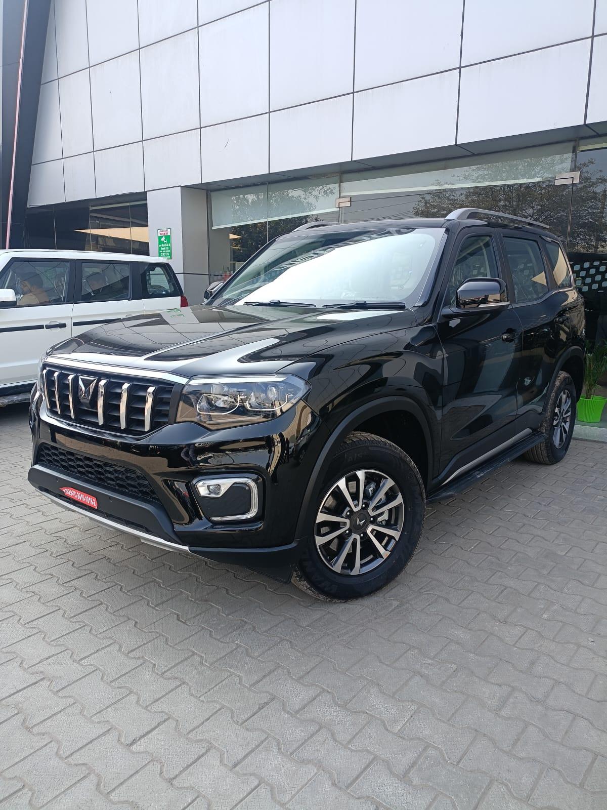 2024 महिंद्रा स्कॉर्पियो-N Z8 7 STR Diesel 2024 महिंद्रा स्कॉर्पियो-N Z8 7 STR Diesel