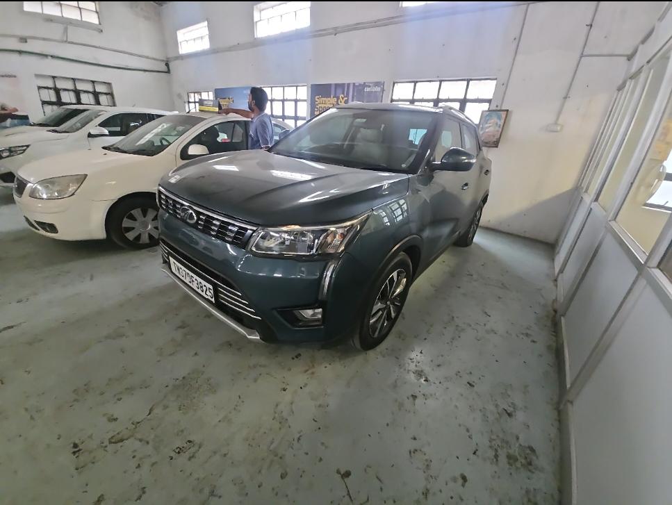 2019 महिंद्रा एक्सयूवी300 W8 (O) Petrol BS IV 2019 महिंद्रा एक्सयूवी300 W8 (O) Petrol BS IV