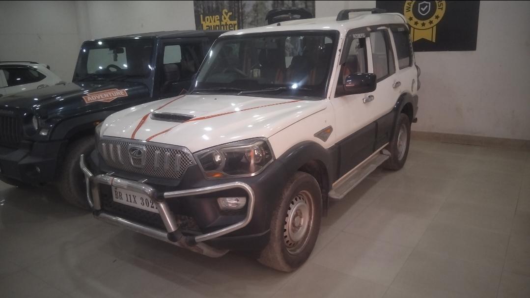 2015 महिंद्रा स्कॉर्पियो S4 2WD 2015 महिंद्रा स्कॉर्पियो S4 2WD