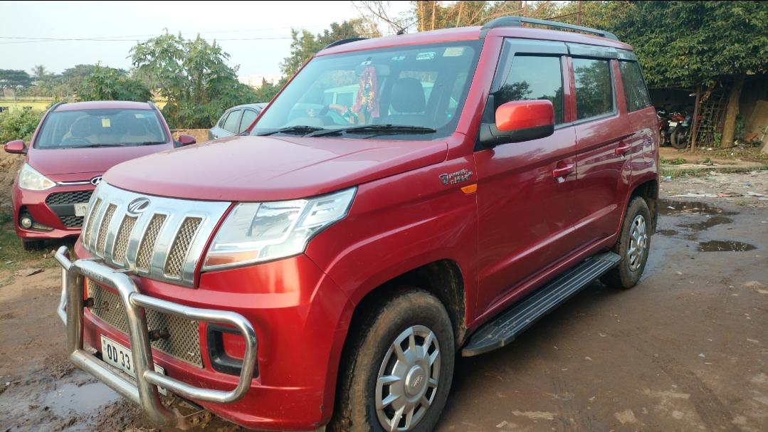 2017 महिंद्रा टीयूवी300 T6 2017 महिंद्रा टीयूवी300 T6