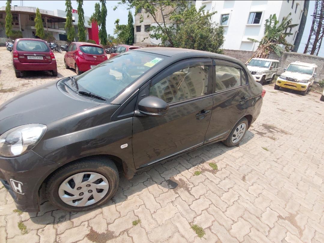 2015 होंडा अमेज़ S MT Diesel BS IV 2015 होंडा अमेज़ S MT Diesel BS IV