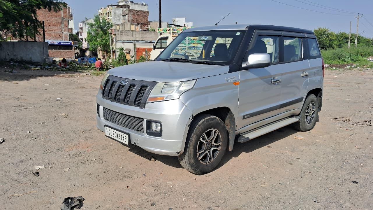 2015 महिंद्रा टीयूवी300 T4 2015 महिंद्रा टीयूवी300 T4
