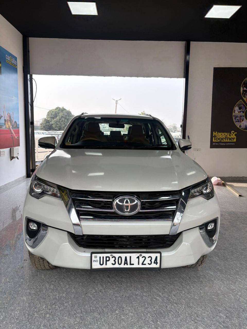 यूज़्ड 2017 टोयोटा फॉर्च्यूनर, Indiranagar Sec-18, Lucknow 6 यूज़्ड 2017 टोयोटा फॉर्च्यूनर, Indiranagar Sec-18, Lucknow 6