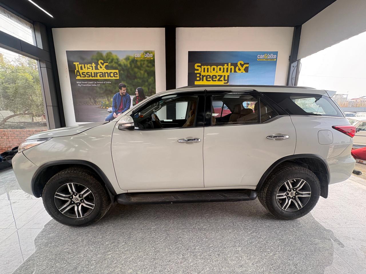 2017 टोयोटा फॉर्च्यूनर 2.8 4X2 MT BS IV 2017 टोयोटा फॉर्च्यूनर 2.8 4X2 MT BS IV