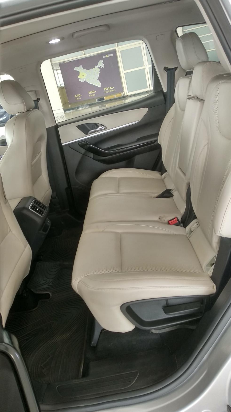 यूज़्ड 2024 महिंद्रा एक्सयूवी700, Saveena, Udaipur 16 यूज़्ड 2024 महिंद्रा एक्सयूवी700, Saveena, Udaipur 16