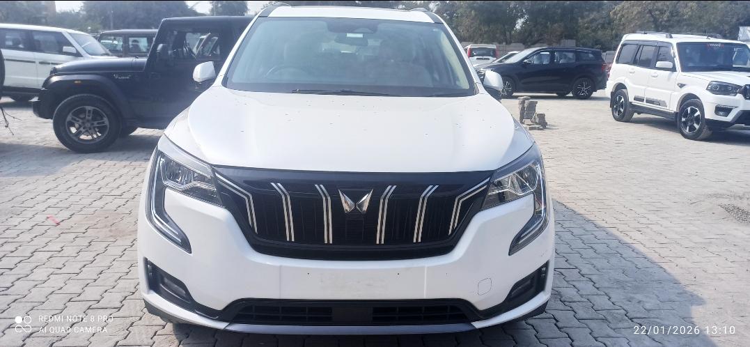 2023 महिंद्रा एक्सयूवी700 AX7 MT Petrol 7 STR 2023 महिंद्रा एक्सयूवी700 AX7 MT Petrol 7 STR