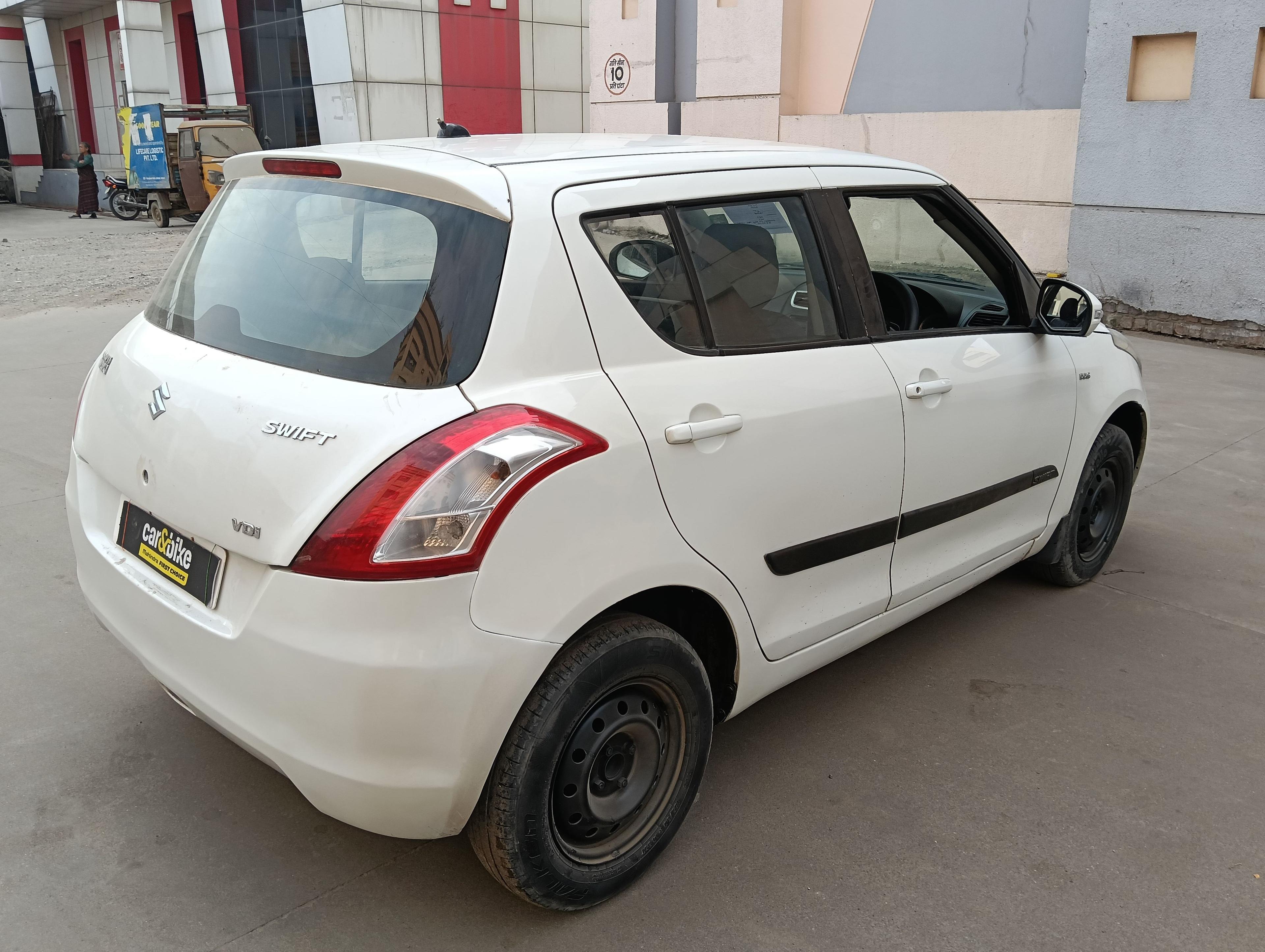 यूज़्ड 2014 मारुति सुजुकी स्विफ्ट, Manglia, Indore 4 यूज़्ड 2014 मारुति सुजुकी स्विफ्ट, Manglia, Indore 4