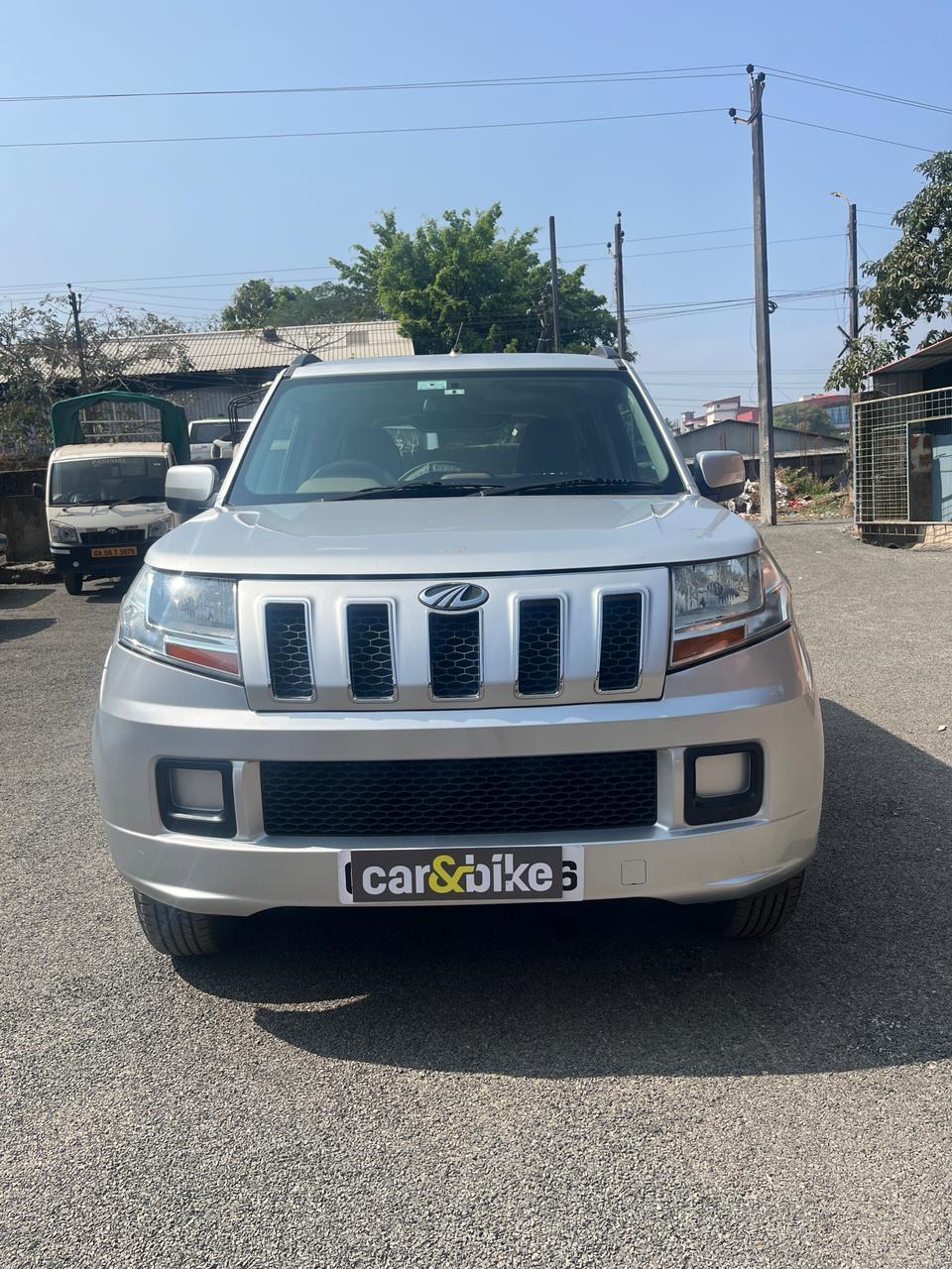 2017 महिंद्रा टीयूवी300 T8 100HP AMT 2017 महिंद्रा टीयूवी300 T8 100HP AMT