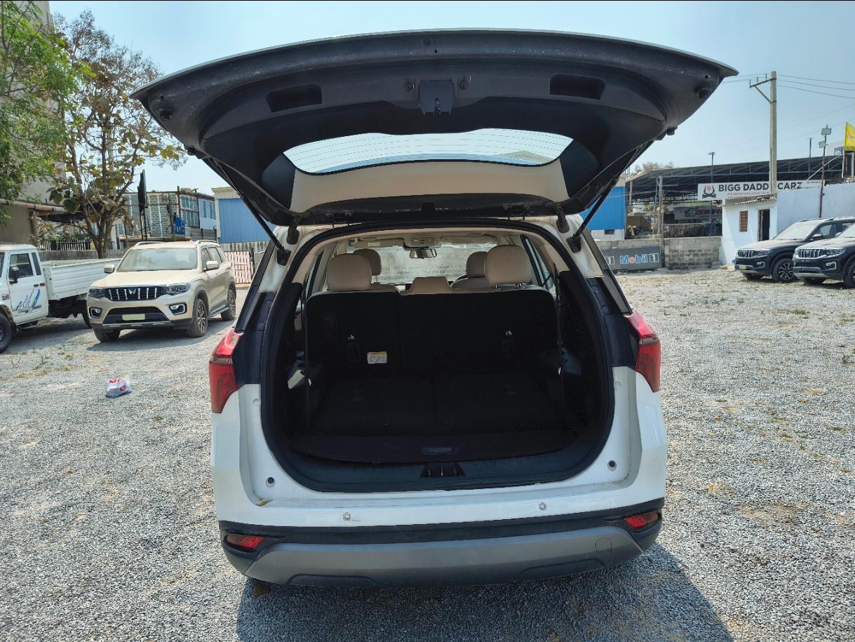 यूज़्ड 2023 महिंद्रा एक्सयूवी700, Cyberabad, Hyderabad 9 यूज़्ड 2023 महिंद्रा एक्सयूवी700, Cyberabad, Hyderabad 9