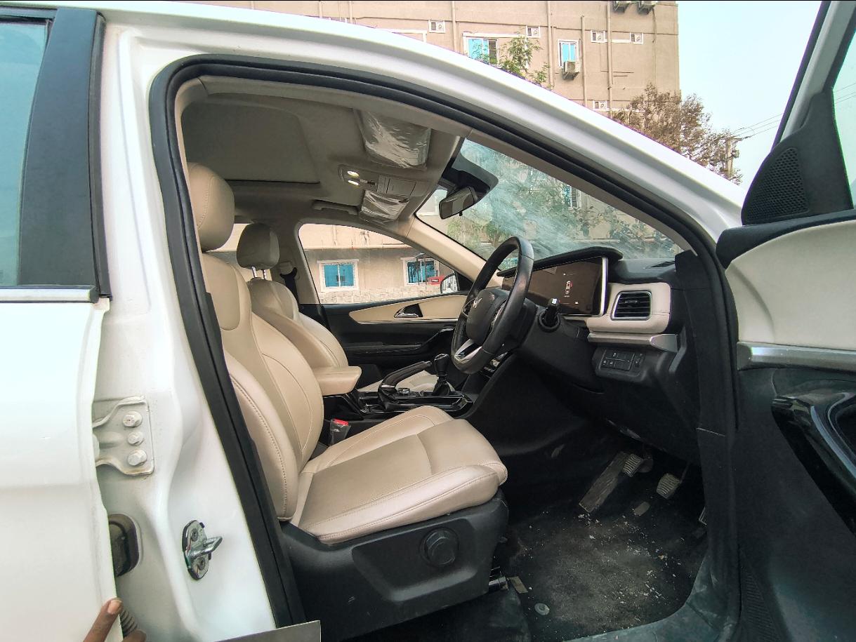 यूज़्ड 2023 महिंद्रा एक्सयूवी700, Cyberabad, Hyderabad 15 यूज़्ड 2023 महिंद्रा एक्सयूवी700, Cyberabad, Hyderabad 15