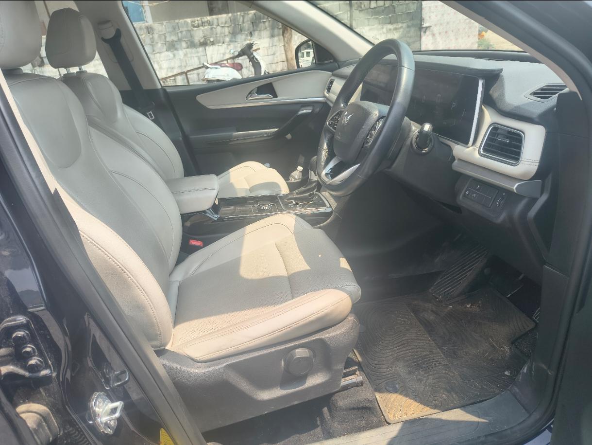 यूज़्ड 2023 महिंद्रा एक्सयूवी700, Cyberabad, Hyderabad 16 यूज़्ड 2023 महिंद्रा एक्सयूवी700, Cyberabad, Hyderabad 16