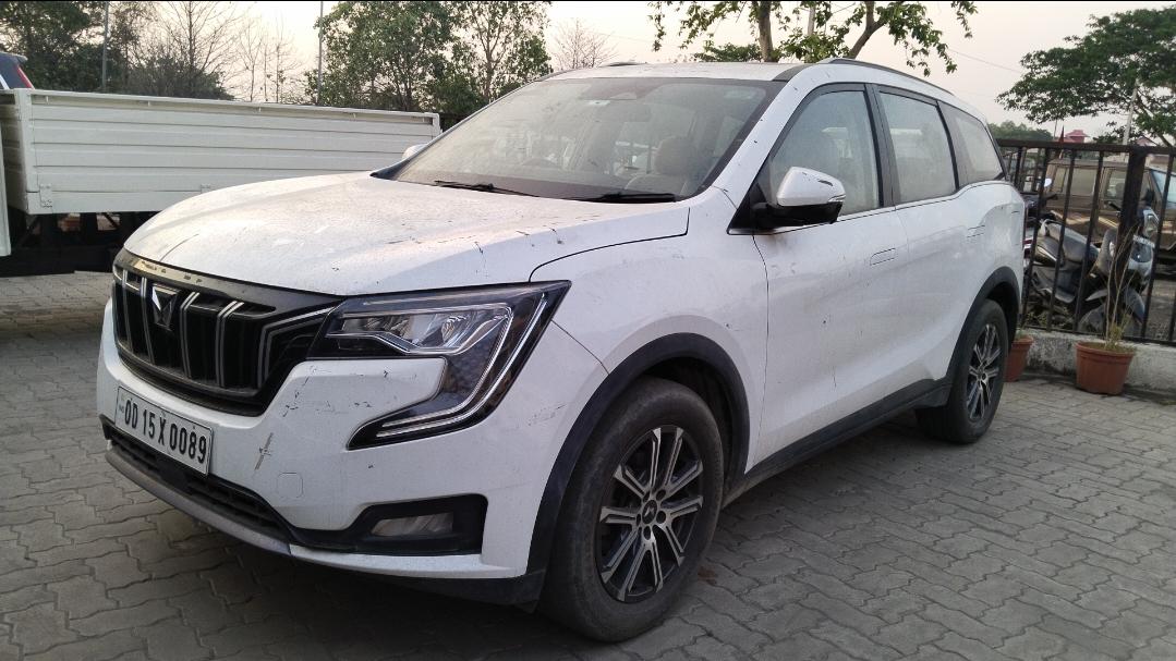 2023 महिंद्रा एक्सयूवी700 AX7 MT Luxury Diesel 7 STR 2023 महिंद्रा एक्सयूवी700 AX7 MT Luxury Diesel 7 STR