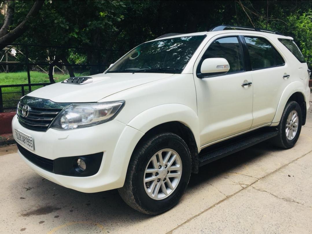 2013 टोयोटा फॉर्च्यूनर 3.0 4x2 AT 2013 टोयोटा फॉर्च्यूनर 3.0 4x2 AT