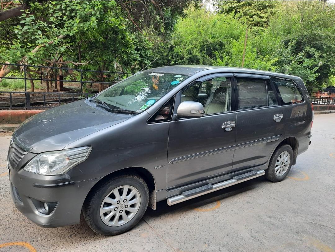 2012 टोयोटा इनोवा 2.5 VX 2012 टोयोटा इनोवा 2.5 VX