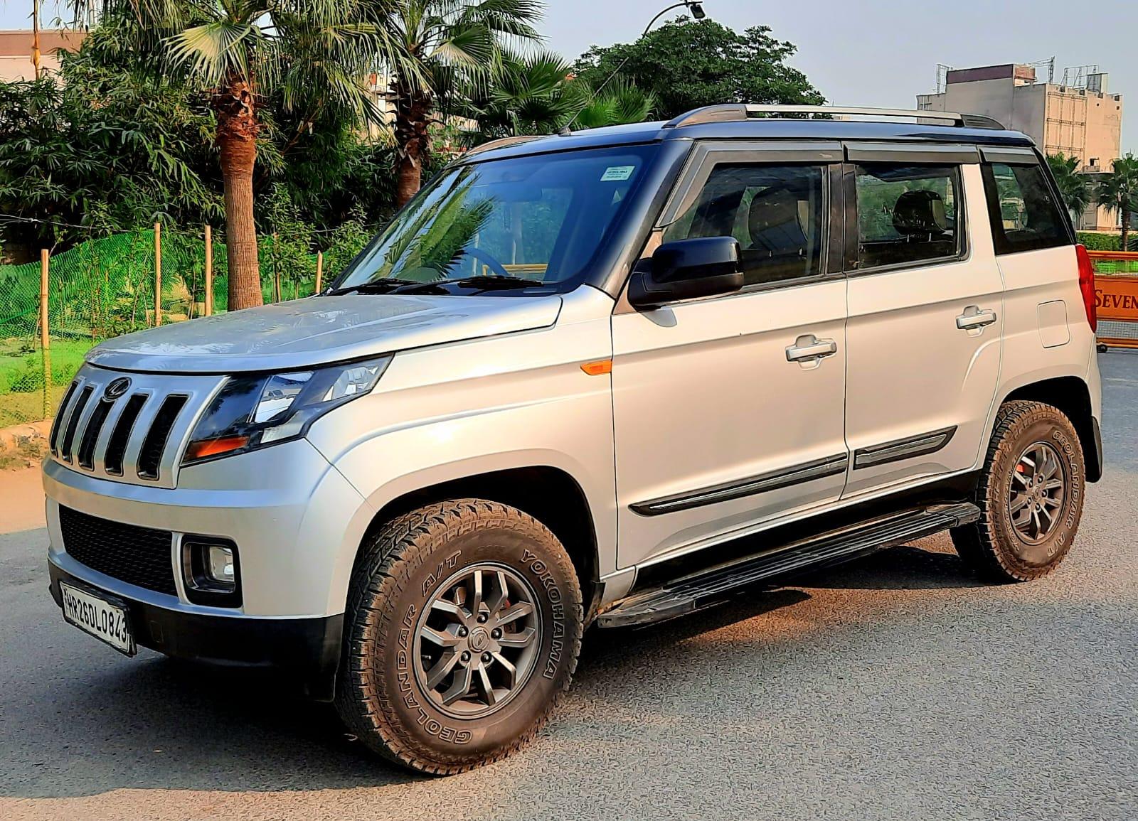 2017 महिंद्रा टीयूवी300 T10 100HP AMT 2017 महिंद्रा टीयूवी300 T10 100HP AMT