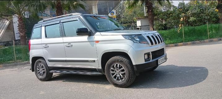 2017 महिंद्रा टीयूवी300 T10 100HP AMT Dual Tone 2017 महिंद्रा टीयूवी300 T10 100HP AMT Dual Tone