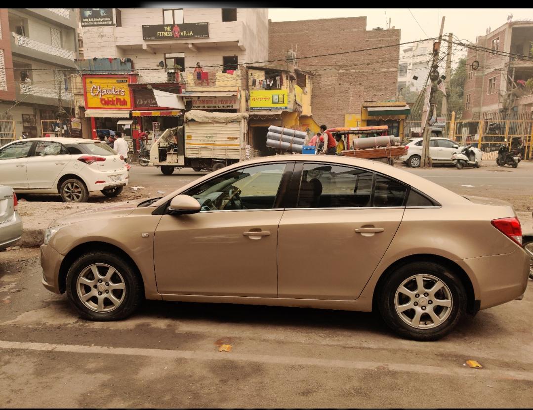 2011 शेव्रोले क्रूज़ LT 2011 शेव्रोले क्रूज़ LT