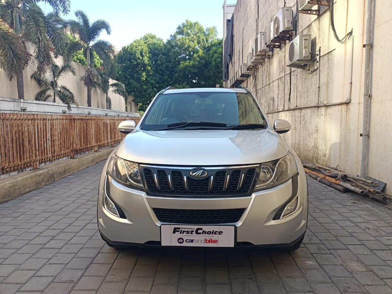 2017 महिंद्रा एक्सयूवी500 W10 FWD AT 2017 महिंद्रा एक्सयूवी500 W10 FWD AT