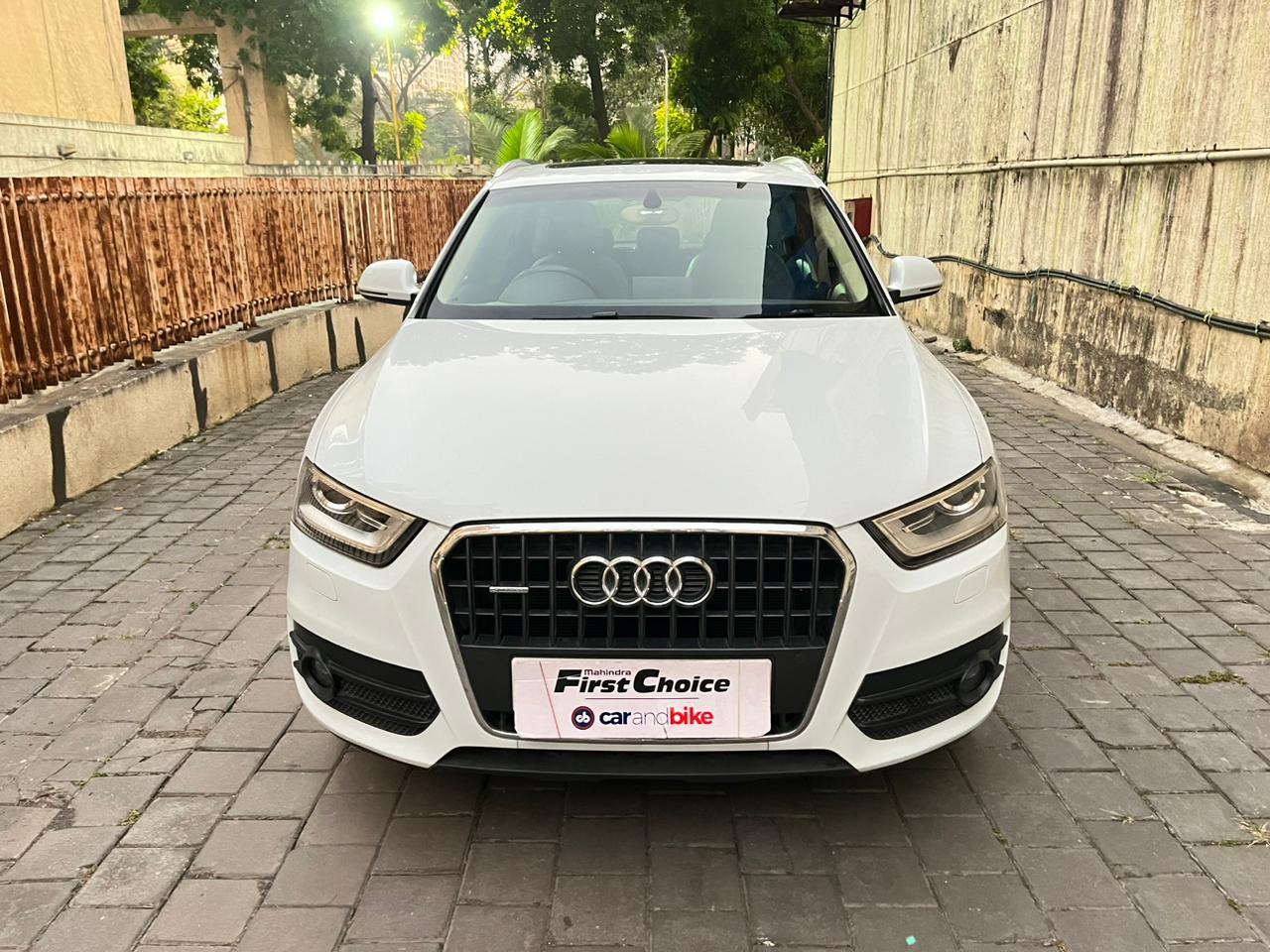 2012 ऑडी क्यू3 2.0 TDI quattro Premium Plus 2012 ऑडी क्यू3 2.0 TDI quattro Premium Plus