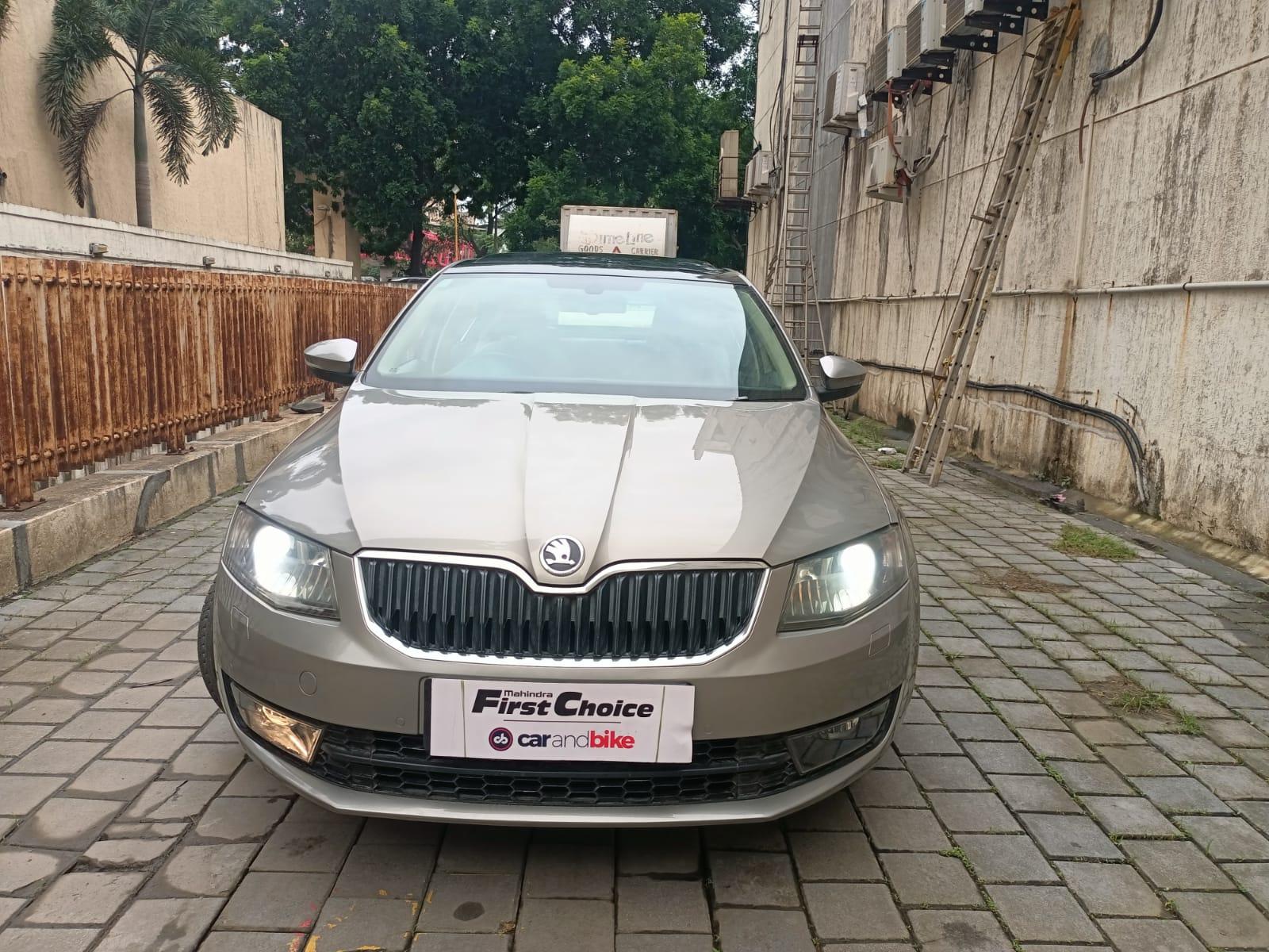 2016 स्कोडा ऑक्टाविया 1.8 Style Plus TSI AT 2016 स्कोडा ऑक्टाविया 1.8 Style Plus TSI AT