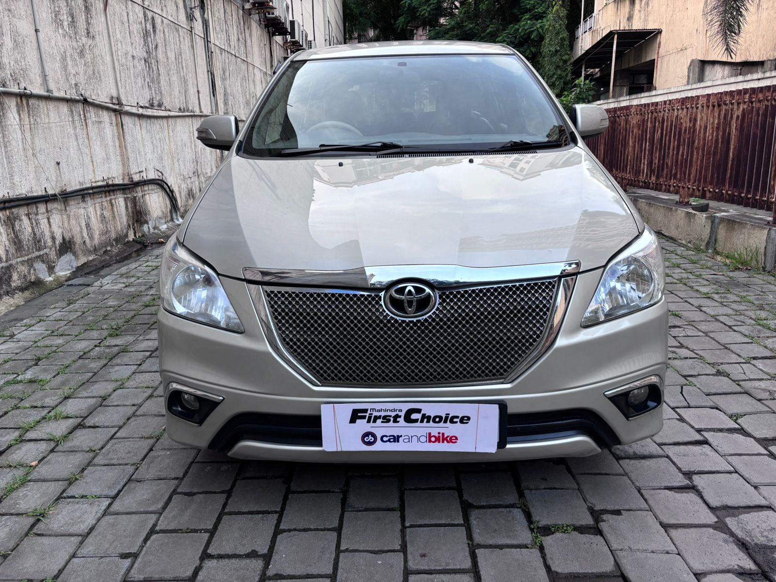 2014 टोयोटा इनोवा Euro IV 2.5 VX 8 Seater 2014 टोयोटा इनोवा Euro IV 2.5 VX 8 Seater