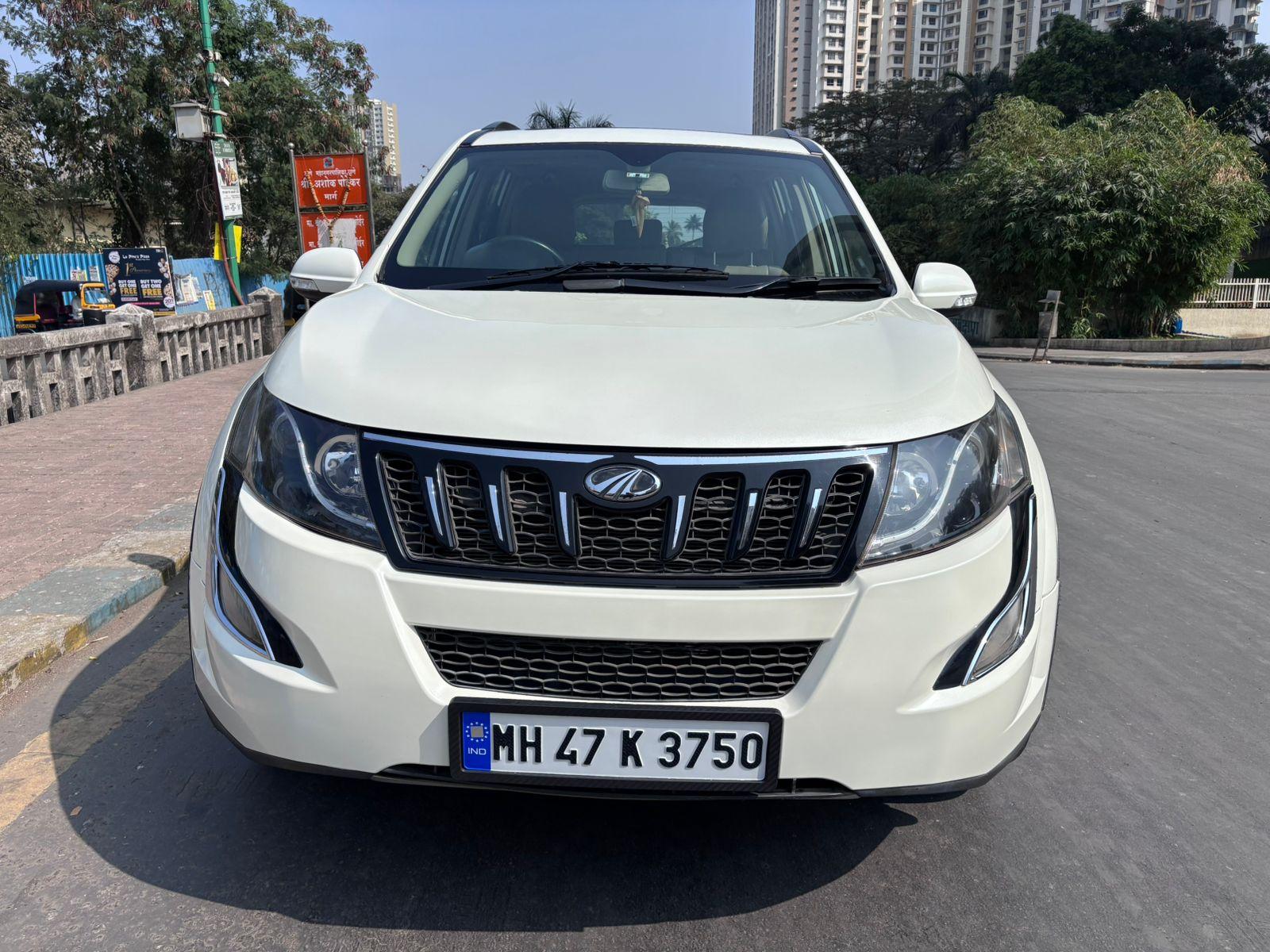 2016 महिंद्रा एक्सयूवी500 W10 FWD AT 2016 महिंद्रा एक्सयूवी500 W10 FWD AT