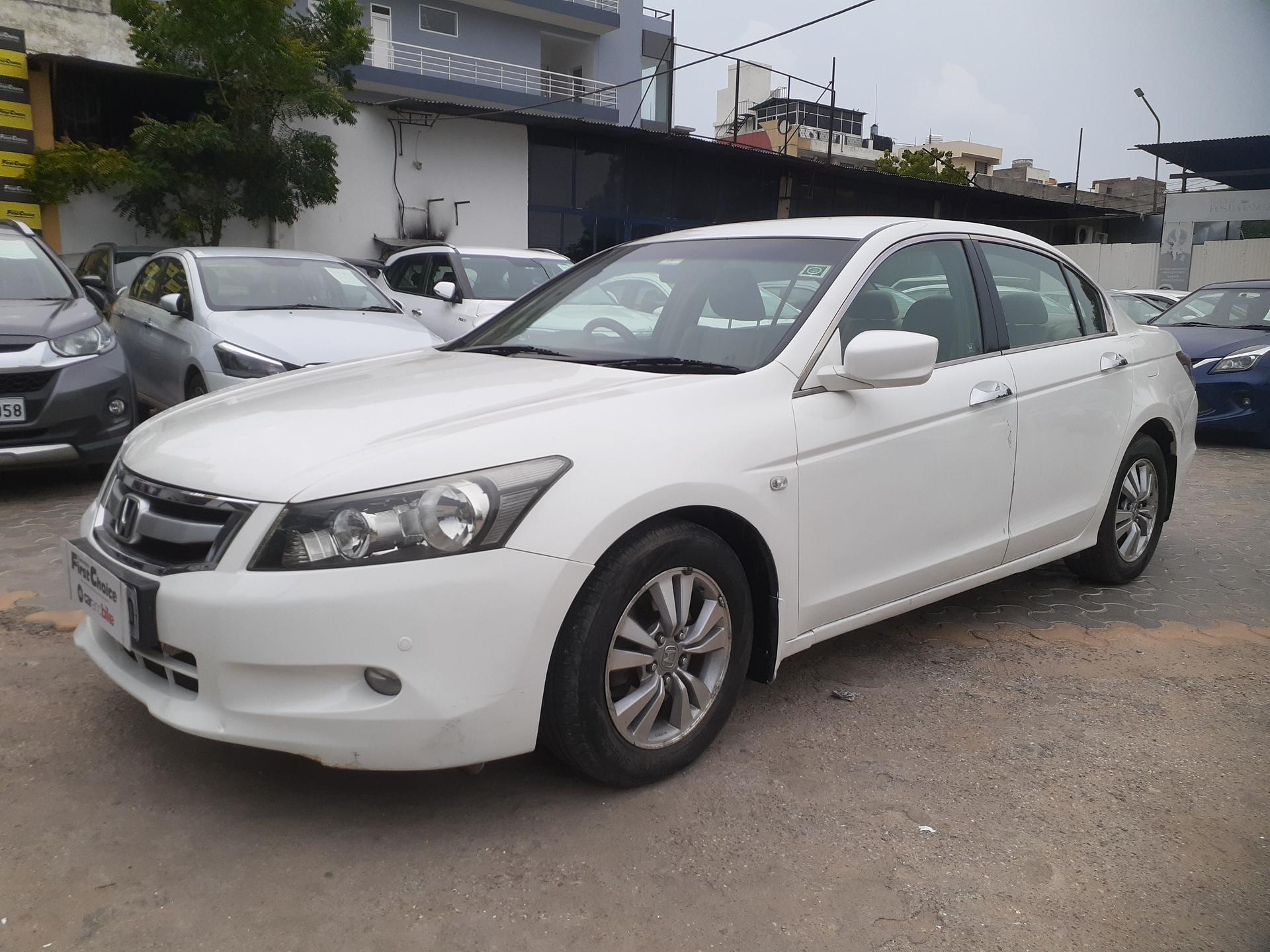 2010 होंडा अकॉर्ड 2.4 MT 2010 होंडा अकॉर्ड 2.4 MT