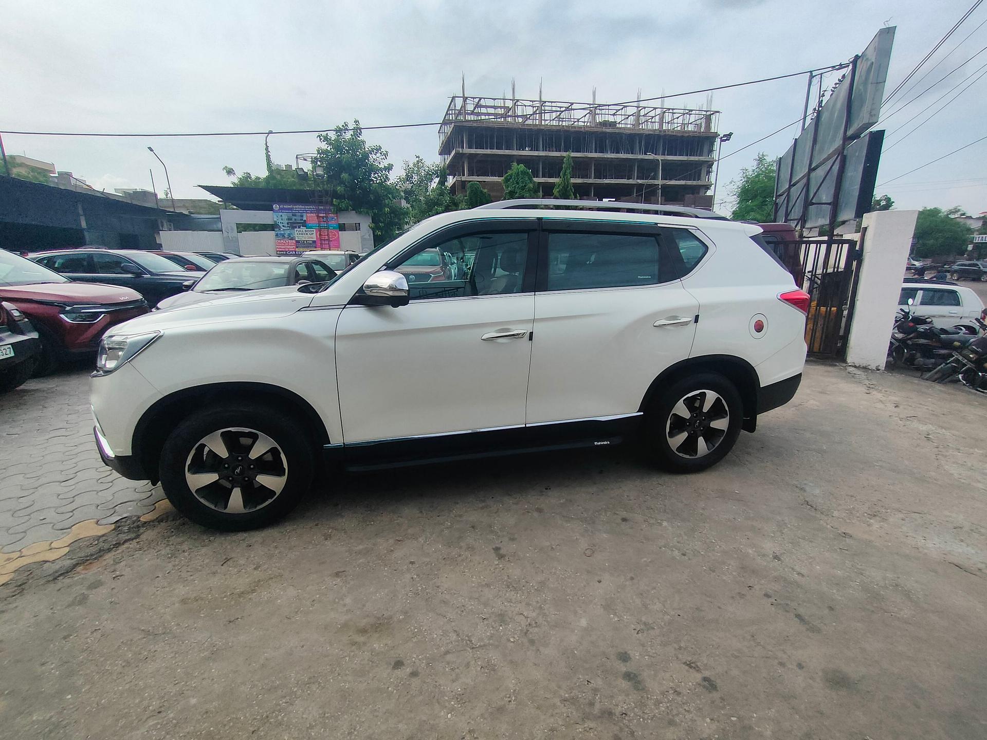 2019 महिंद्रा अल्टुरस जी4 4WD AT BS IV 2019 महिंद्रा अल्टुरस जी4 4WD AT BS IV