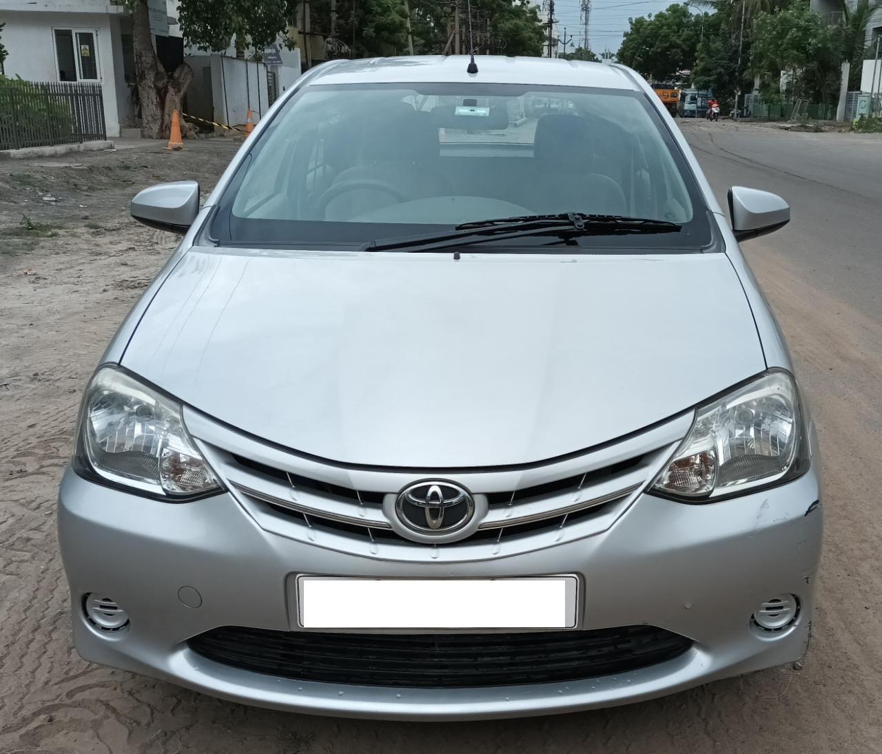 2013 टोयोटा इटिऑस लीवा G 2013 टोयोटा इटिऑस लीवा G