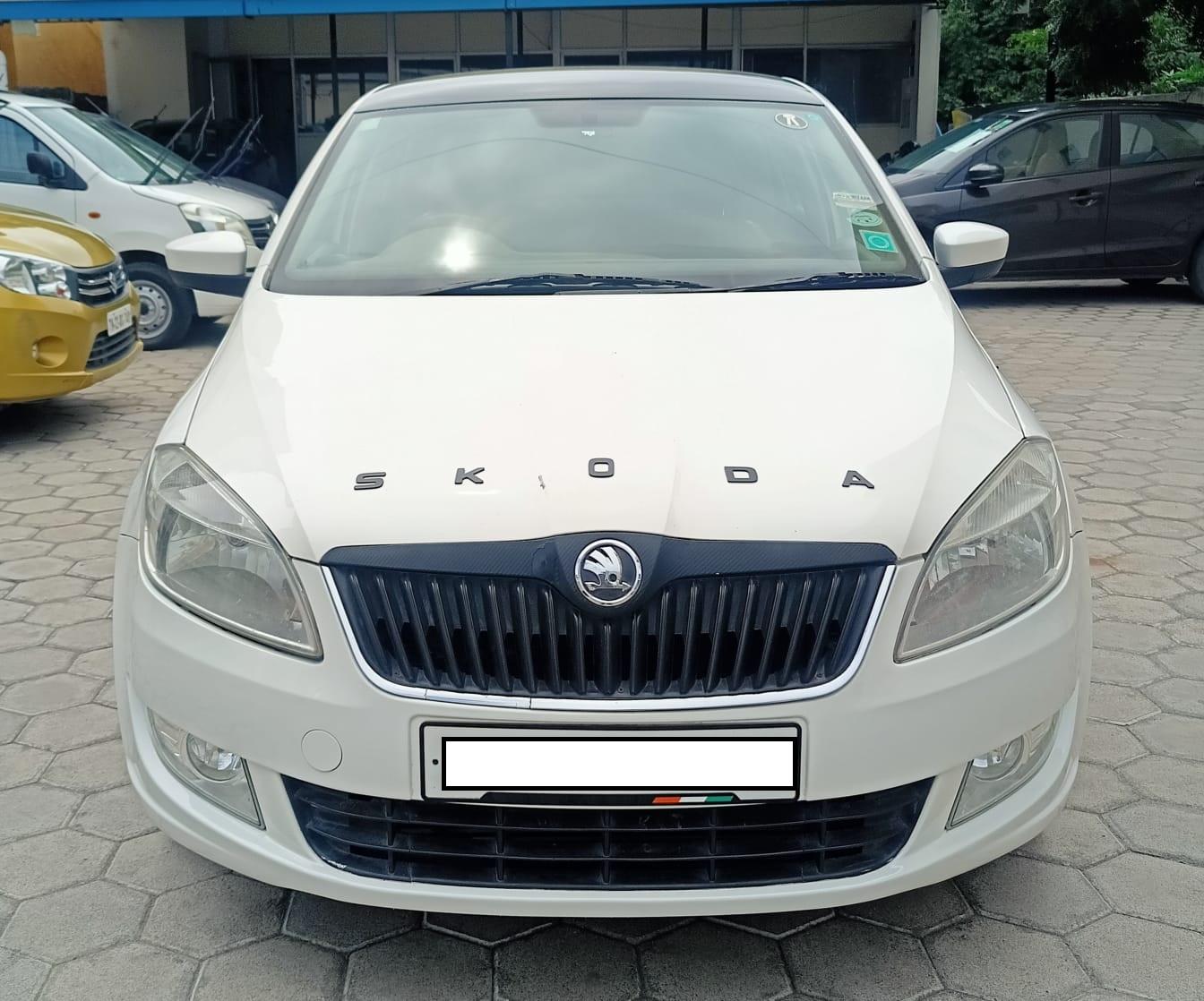 2013 स्कोडा रैपिड 1.6 Elegance Diesel MT 2013 स्कोडा रैपिड 1.6 Elegance Diesel MT