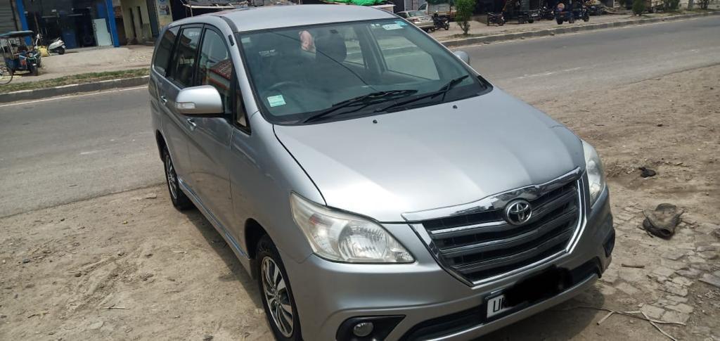 2015 टोयोटा इनोवा 2.5 V 2015 टोयोटा इनोवा 2.5 V