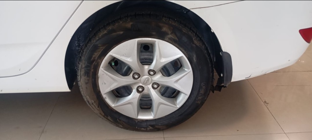 View 2015 Hyundai Fluidic Verna 1.4 VTVT CX Image 9 Used 2015 Hyundai Fluidic Verna 1.4 VTVT CX Image 9